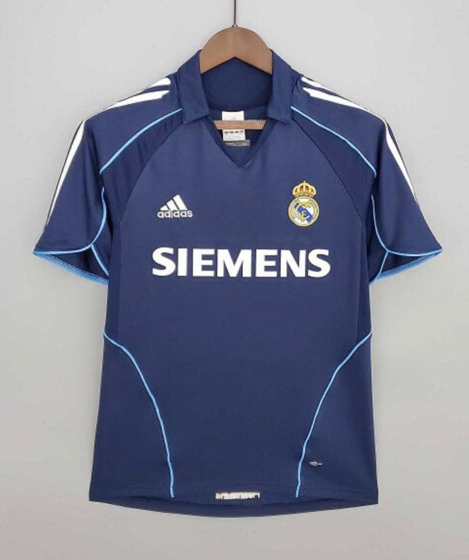🔵 Real Madrid 2005/06 Away Jersey 🔵