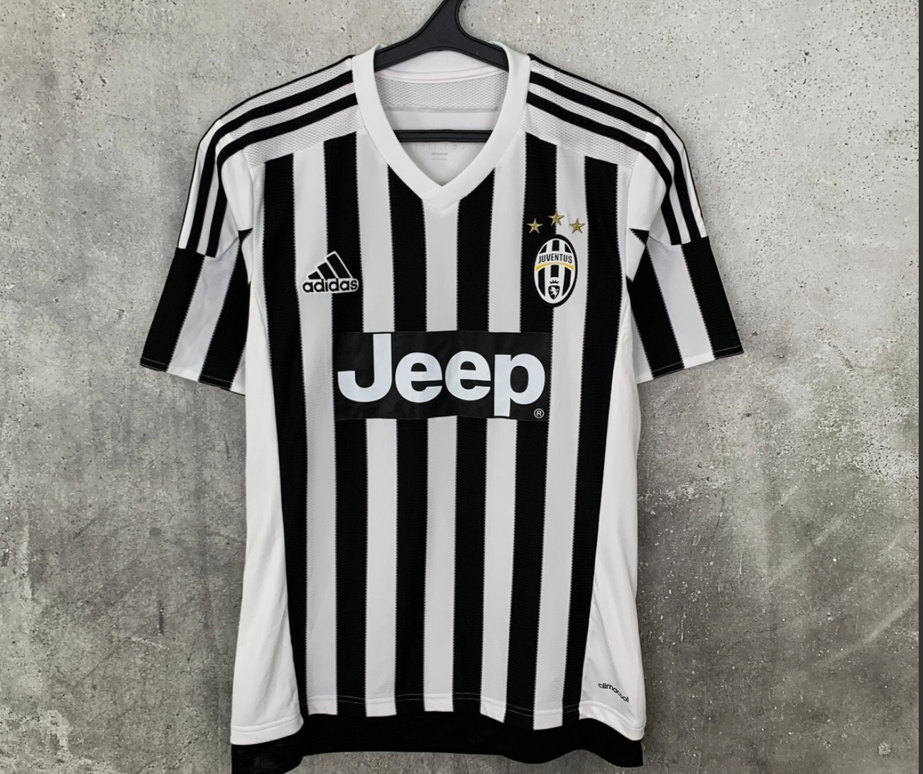 ⚪ Juventus 2015/16 Home Jersey ⚫