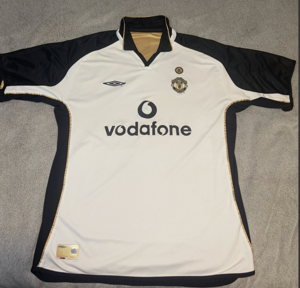 ⚪ Manchester United 2001/02 Away/Third Jersey 🟡